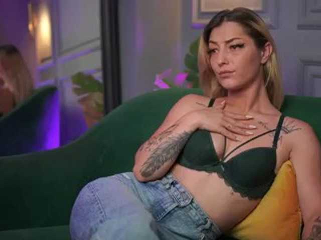 MichelleJo live cam on BongaCams