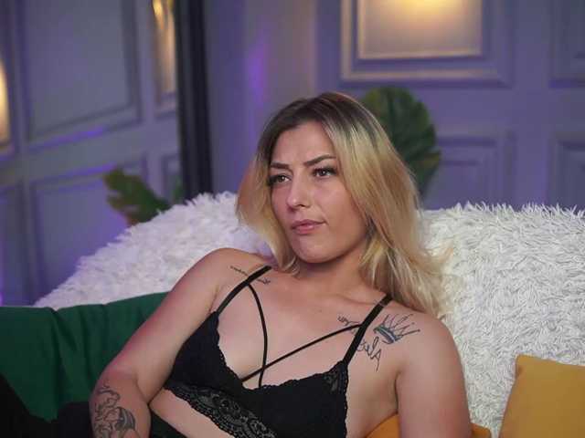 MichelleJo live cam on BongaCams