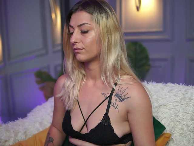 MichelleJo live cam on BongaCams