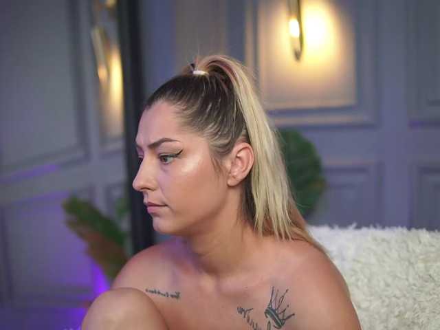 MichelleJo live cam on BongaCams