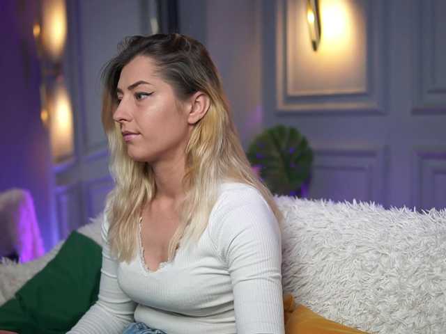 MichelleJo live cam
