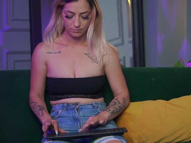 MichelleJo live cam on BongaCams