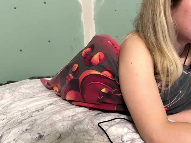 Emilisrose live cam on BongaCams