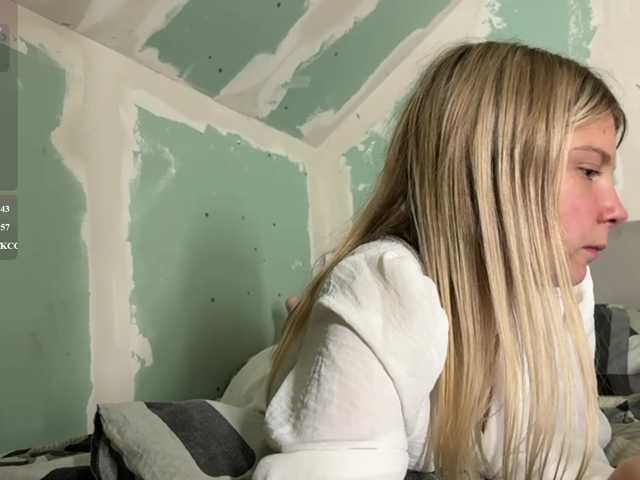 Emilisrose live cam on BongaCams