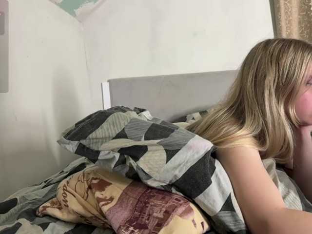 Emilisrose live cam on BongaCams