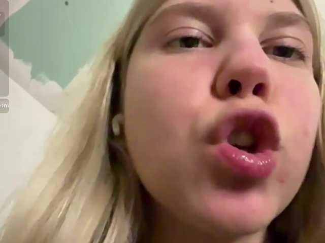 Emilisrose live cam on BongaCams