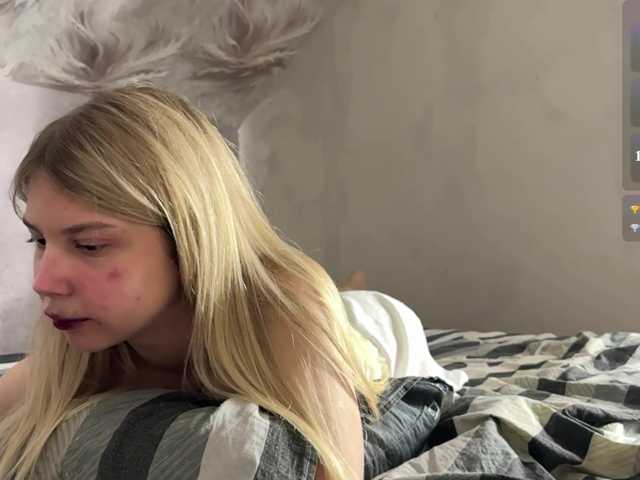 Emilisrose live cam on BongaCams