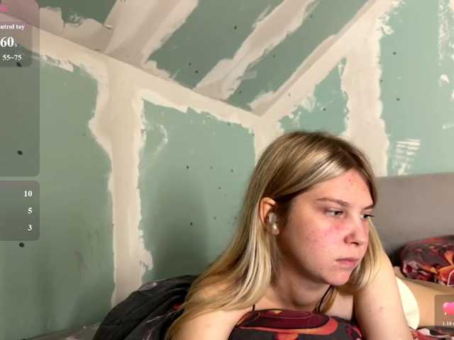 Emilisrose live cam on BongaCams