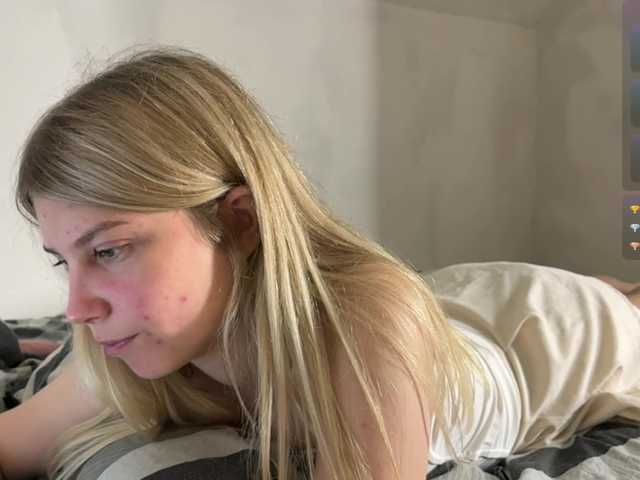 Emilisrose live cam on BongaCams