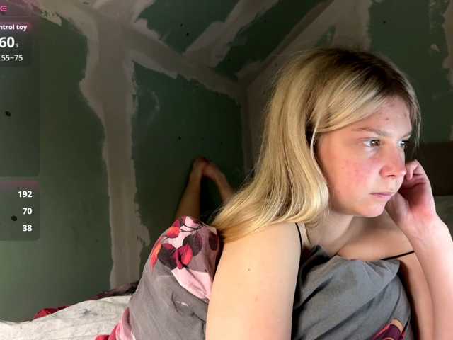 Emilisrose live cam on BongaCams