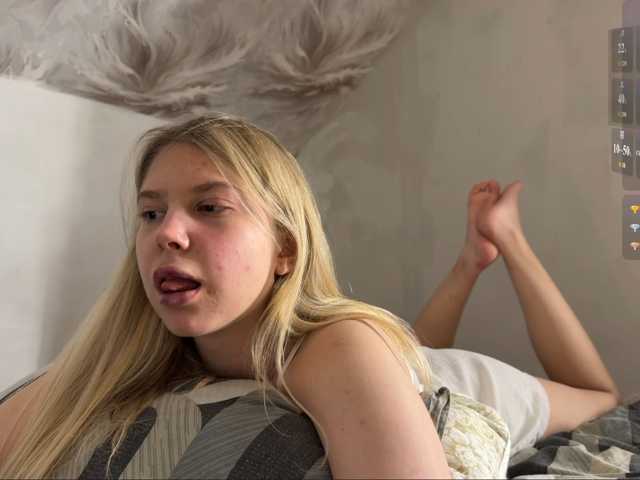 Emilisrose live cam on BongaCams