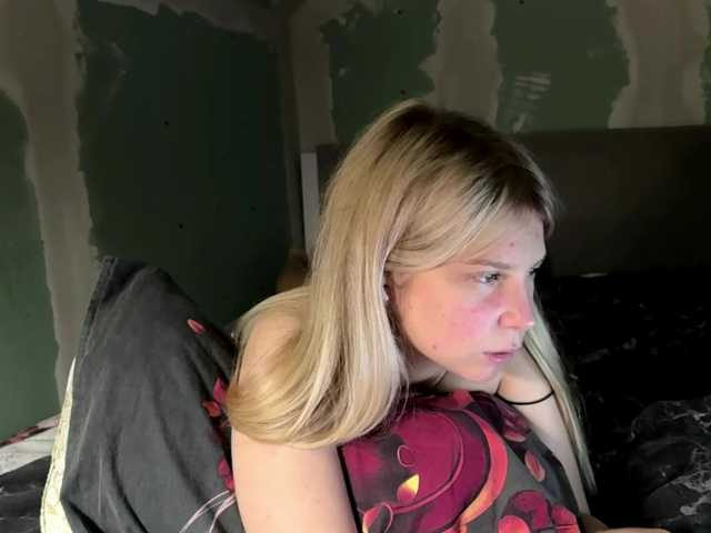Emilisrose live cam on BongaCams