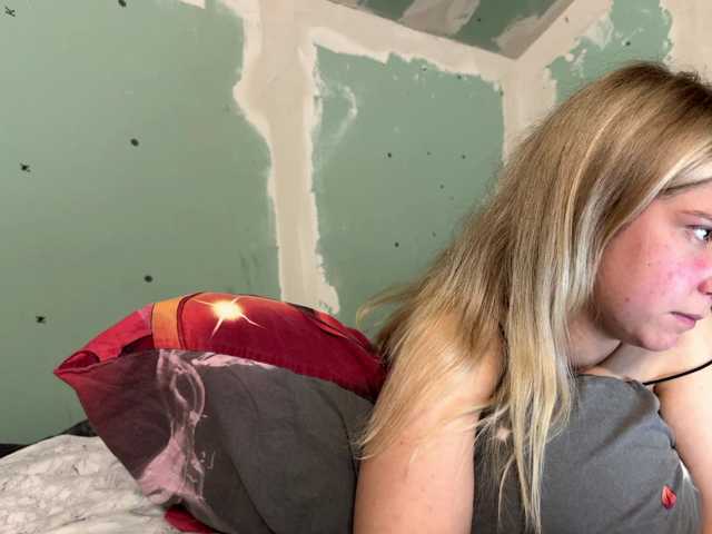 Emilisrose live cam on BongaCams