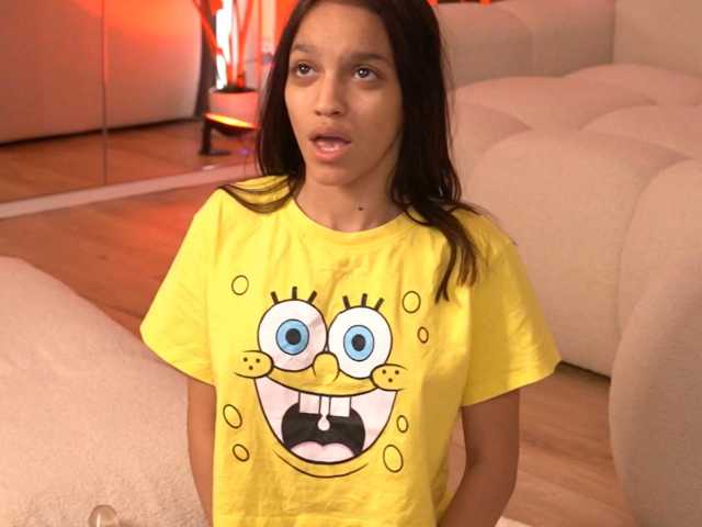 LeoraSenn live cam on BongaCams