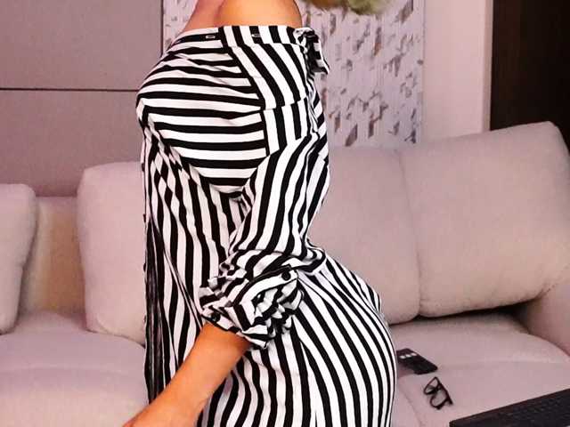 LeoraSenn live cam on BongaCams