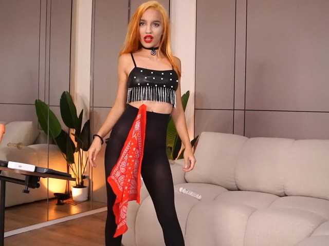 LeoraSenn live cam on BongaCams
