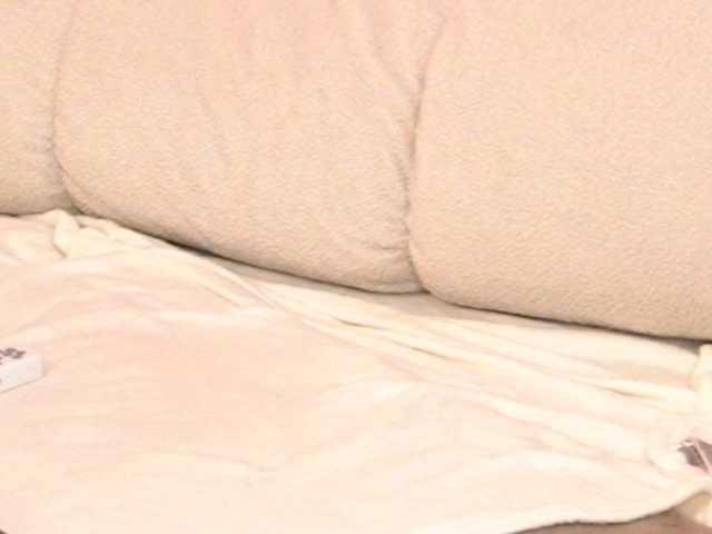LeoraSenn live cam on BongaCams