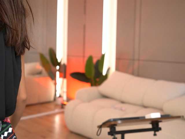 LeoraSenn live cam on BongaCams