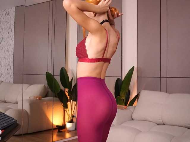 LeoraSenn live cam on BongaCams