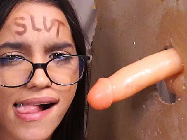 LeoraSenn live cam on BongaCams