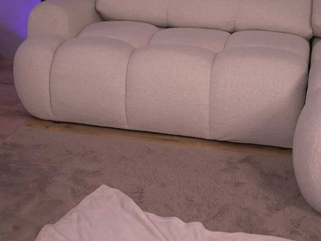 LeoraSenn live cam on BongaCams