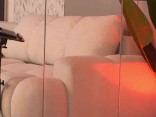LeoraSenn webcam