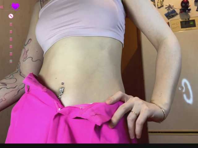 Vikamoon live cam on BongaCams
