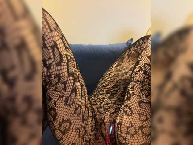 Vikamoon live cam on BongaCams