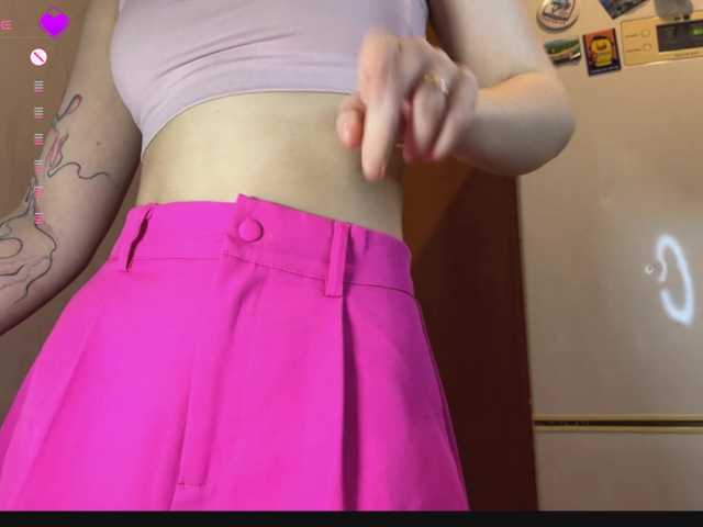 Vikamoon live cam on BongaCams