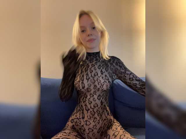 Vikamoon live cam on BongaCams