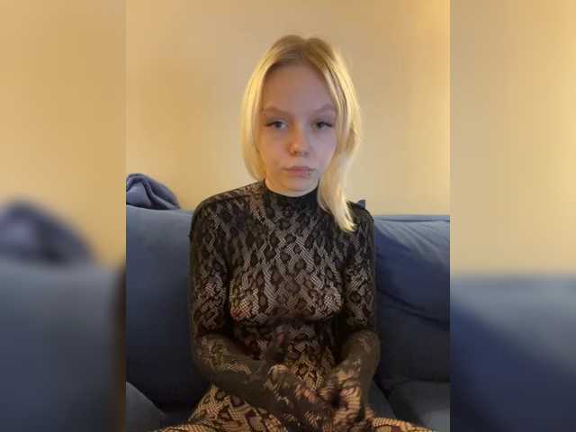 Vikamoon live cam on BongaCams