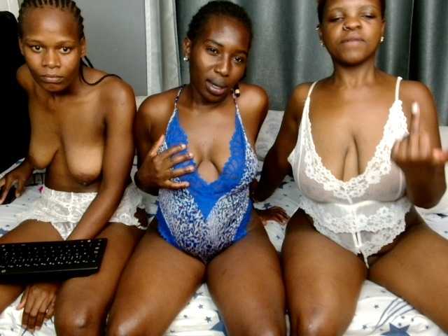 Lovieass live cam on BongaCams