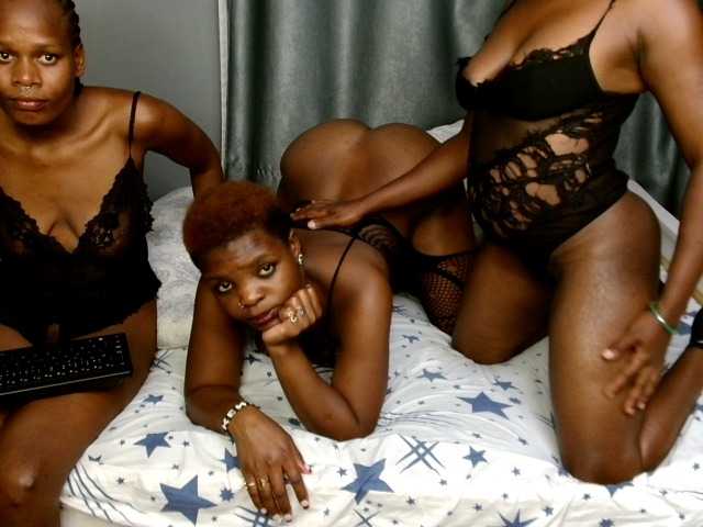 Lovieass live cam on BongaCams