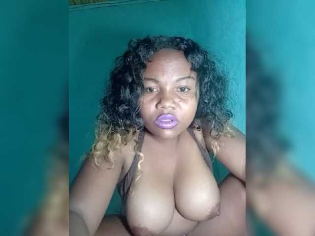 Joenah03 live cam on BongaCams