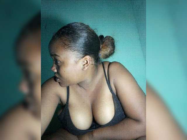 Joenah03 live cam on BongaCams