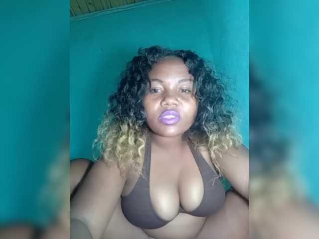 Joenah03 live cam on BongaCams
