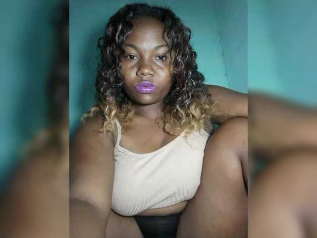 Joenah03 live cam on BongaCams