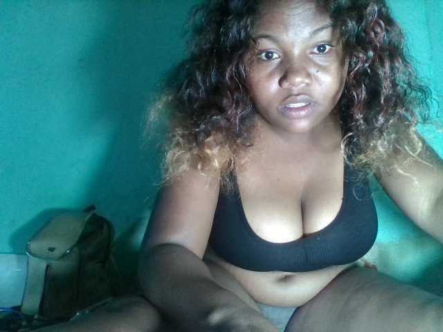 Joenah03 live cam on BongaCams