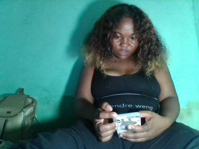 Joenah03 live cam on BongaCams