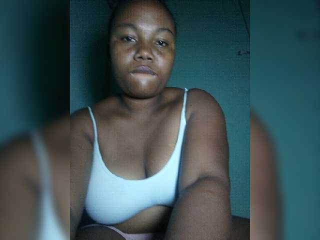 Joenah03 live cam on BongaCams