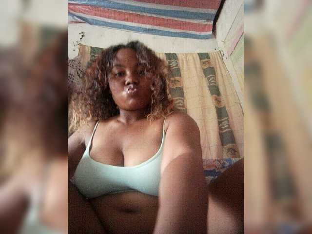 Joenah03 live cam on BongaCams