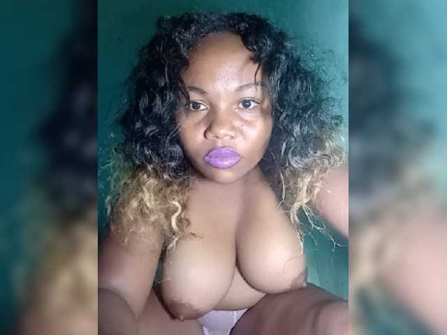 Joenah03 live cam on BongaCams