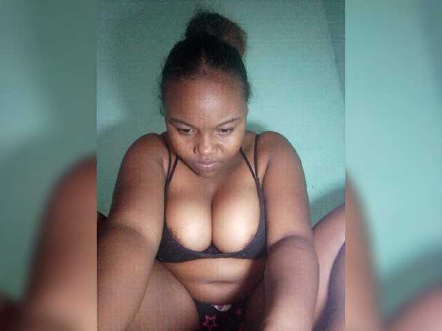 Joenah03 live cam on BongaCams