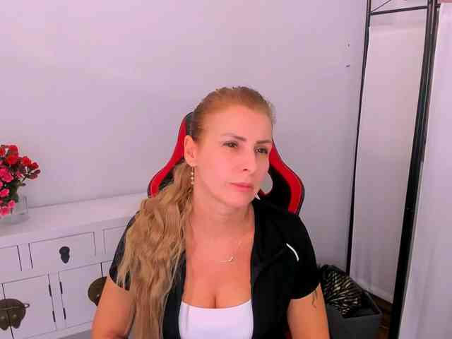 Model: AnnWomen