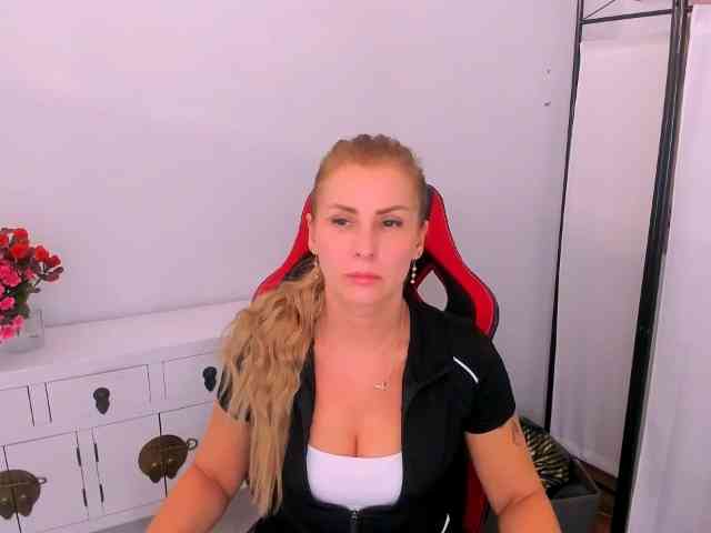Model: AnnWomen