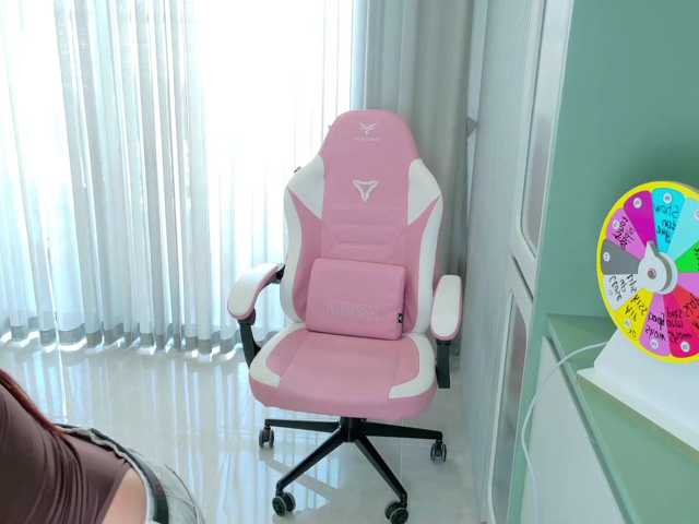 Lilyisshy live cam on BongaCams