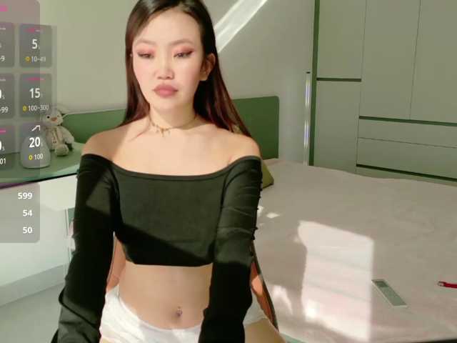Lilyisshy live cam on BongaCams