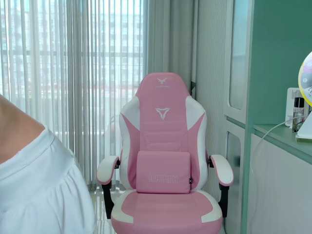 Lilyisshy live cam on BongaCams