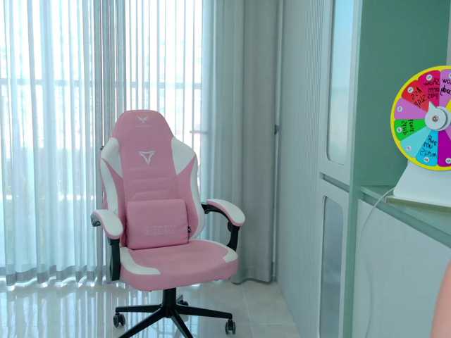Lilyisshy live cam on BongaCams