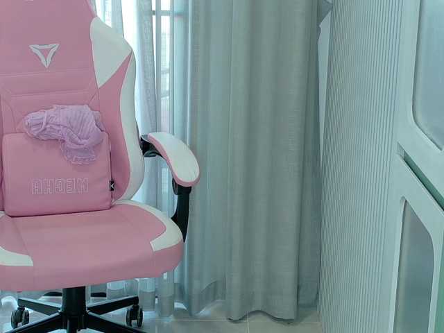 Lilyisshy live cam on BongaCams